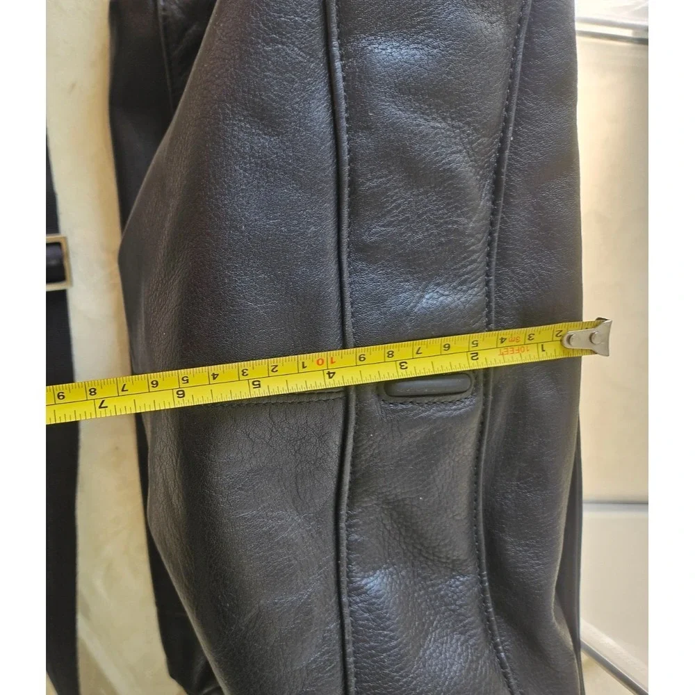 Tumi Leather Cross Bag Messenger Laptop Bag in Black